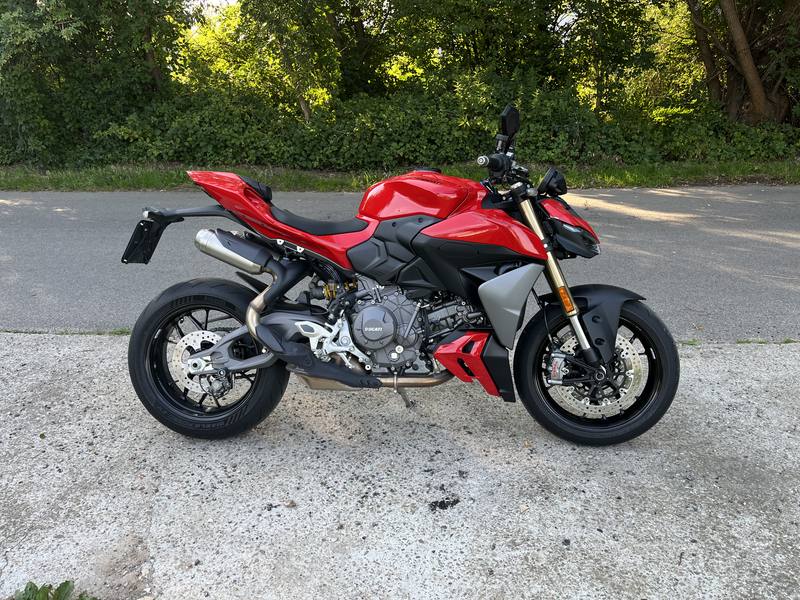 Ducati Streetfighter V2 — 2
