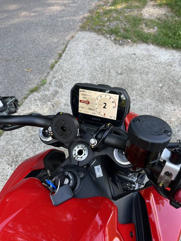 Ducati Streetfighter V2 — 11